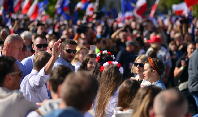 „Państwa Polskiego nie stać na tak bolesną nonszalancję”. – O potrzebie zdecydowanych podwyżek płac w państwowej sferze budżetowej w liście otwartym do premiera Donalda Tuska pisze Przewodnicząca FZZ, Pani Dorota Gardias