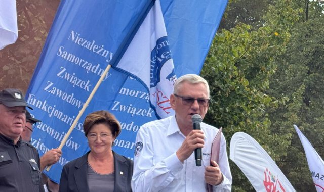 Protest Służby Więziennej w Warszawie: związkowcy żądają realizacji porozumienia z 13 marca 2025 roku