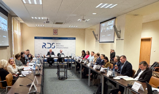 FZZ krytycznie o projekcie ustawy budżetowej na 2027 rok podczas sesji plenarnej Rady Dialogu Społecznego